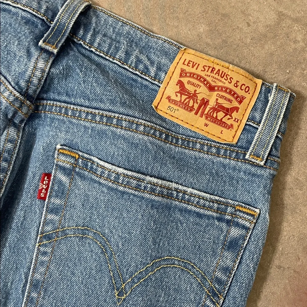 Levi’s 501® ORIGINAL CROPPED JEANS size 27X26 - Picture 12 of 14